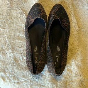 Tom’s gently worn flats